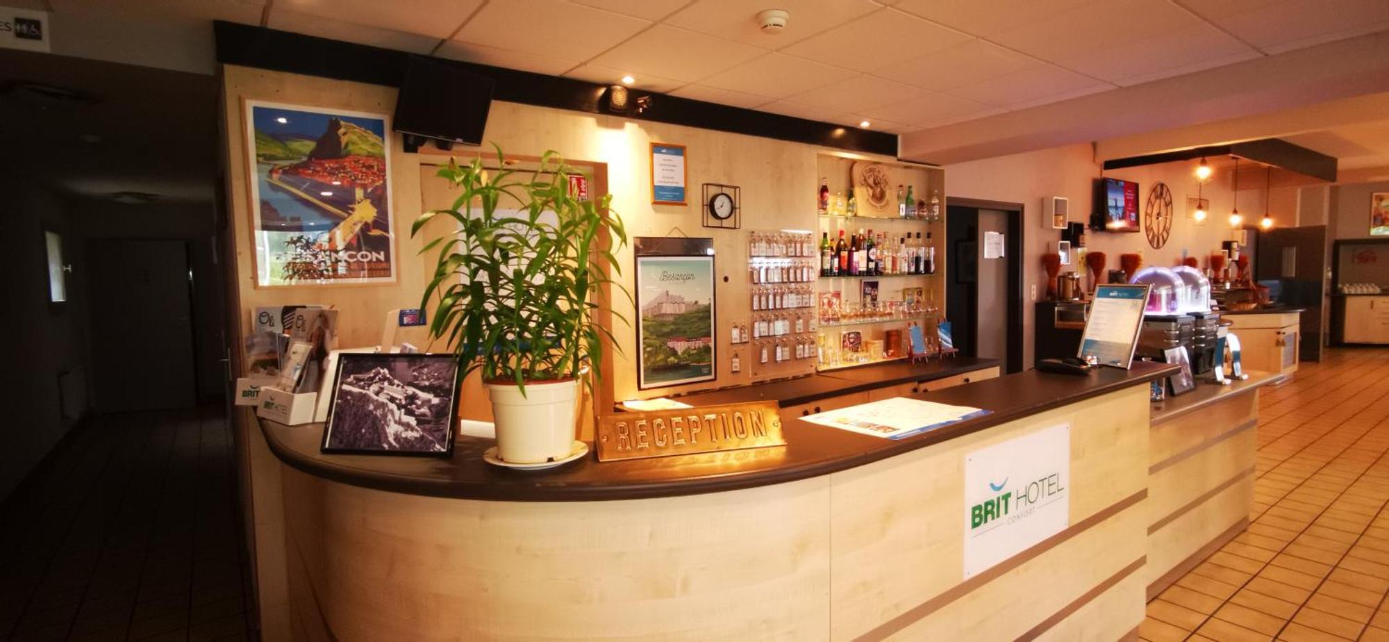 Brit Hotel Besancon L'Horloge Exterior foto