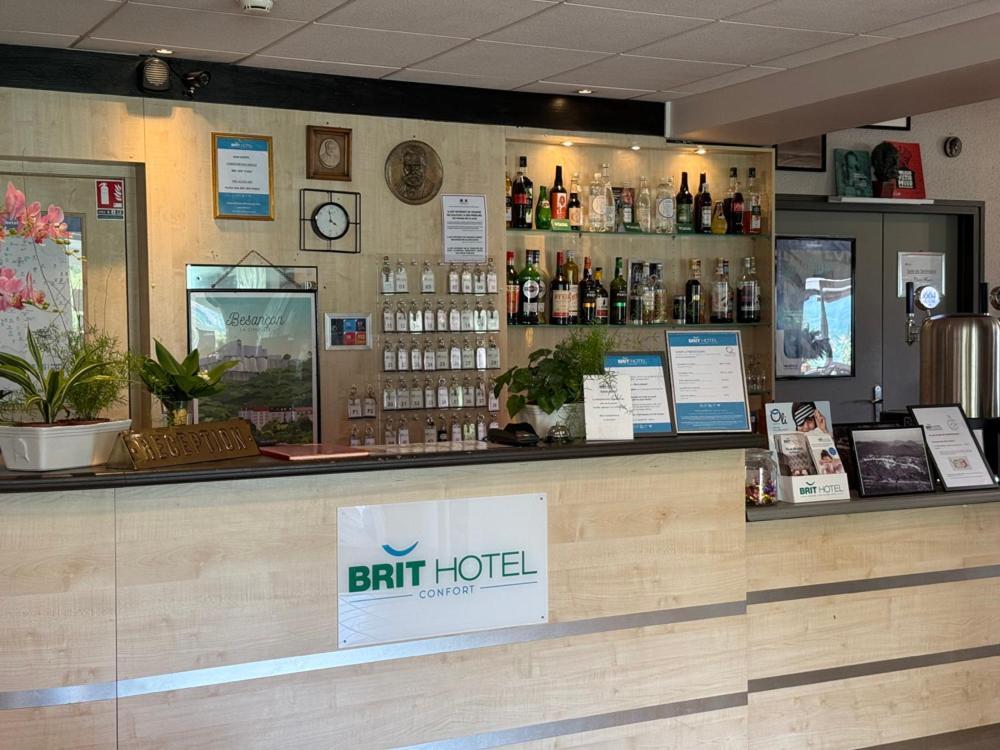 Brit Hotel Besancon L'Horloge Exterior foto